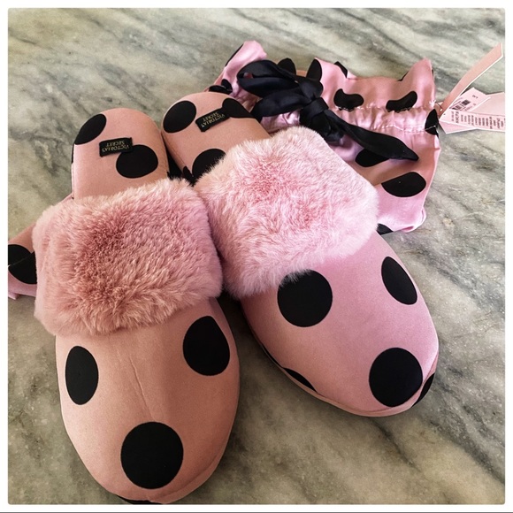 Victoria's Secret Shoes - NWT Victoria Secret Pink polka dot house shoes